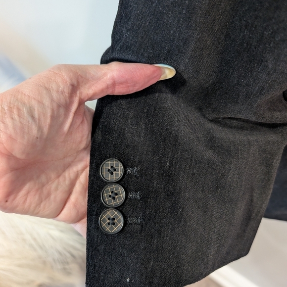 Robert Graham Black Velvet Blazer with Elegant Trim - Picture 4 of 15